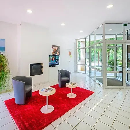 Duplex With Pool For 4