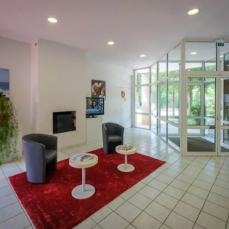 Duplex With Pool For 4 *
